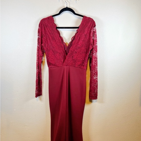 Elegant Windsor Cranberry/Burgundy Lace Formal Dress. Deep V front/back. Size M - Picture 6 of 8